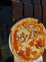 Pizza Salamino Frutti Di Mare